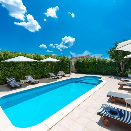 Ferienhaus Fuer 7 Personen Und 1 Kind In Orebic, Dalmatien Sueddalmatien * 奥瑞比克